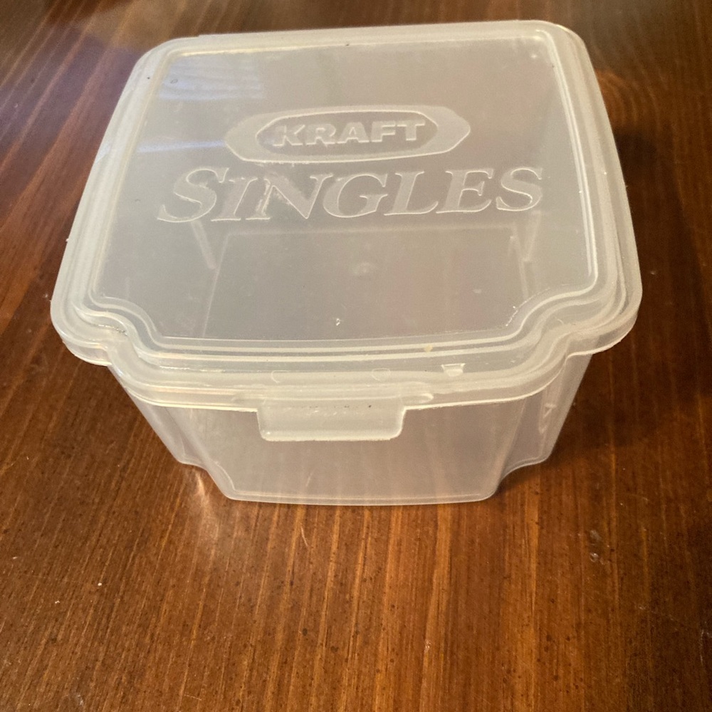 Vintage Kraft Singles plastic box In great shape and the lid snaps on tightly
